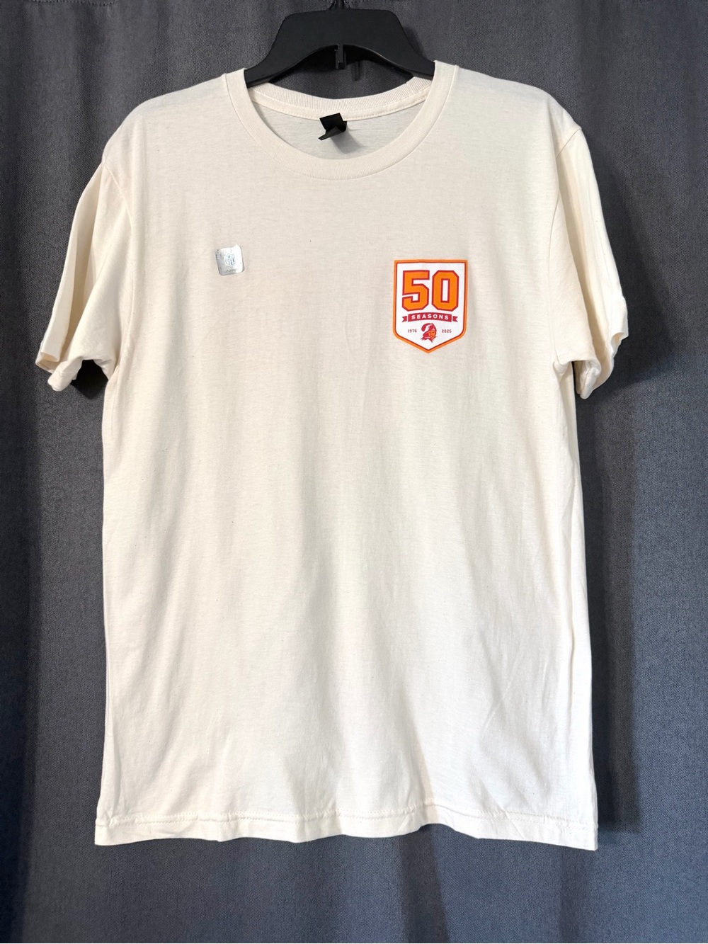Tampa bay Buccaneers football NFL new Tshirt 50 year men’s medium baker mayfield